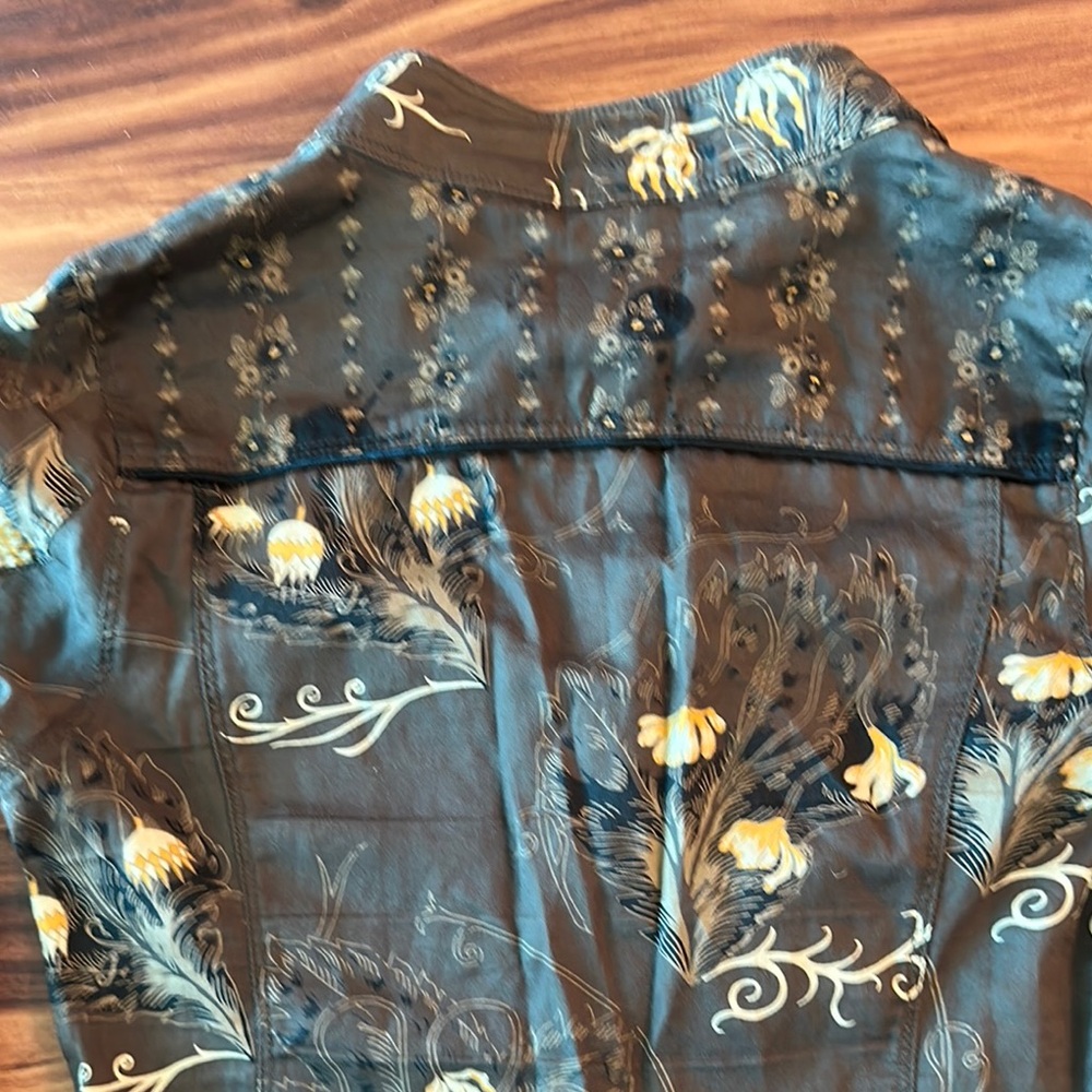 Floral Button-Up Shirt - Picture 4 of 4